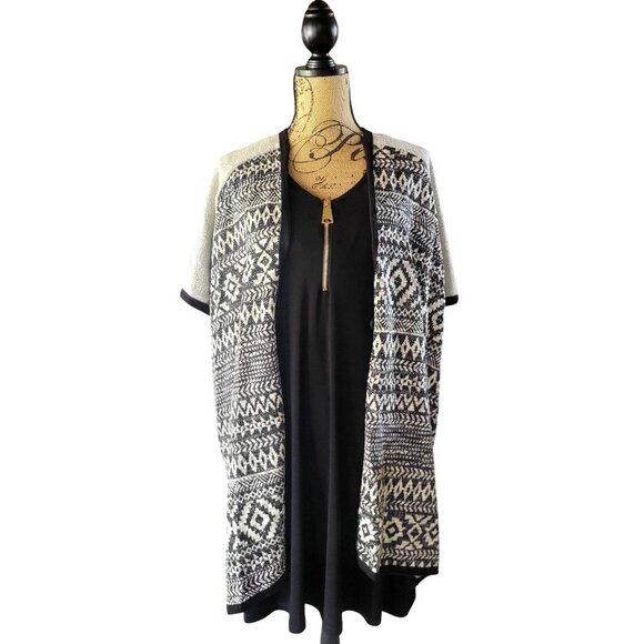 Scrapbook Black & Ivory Open Front Poncho/ Cardigan with Fringe Detail- S - Picture 3 of 9